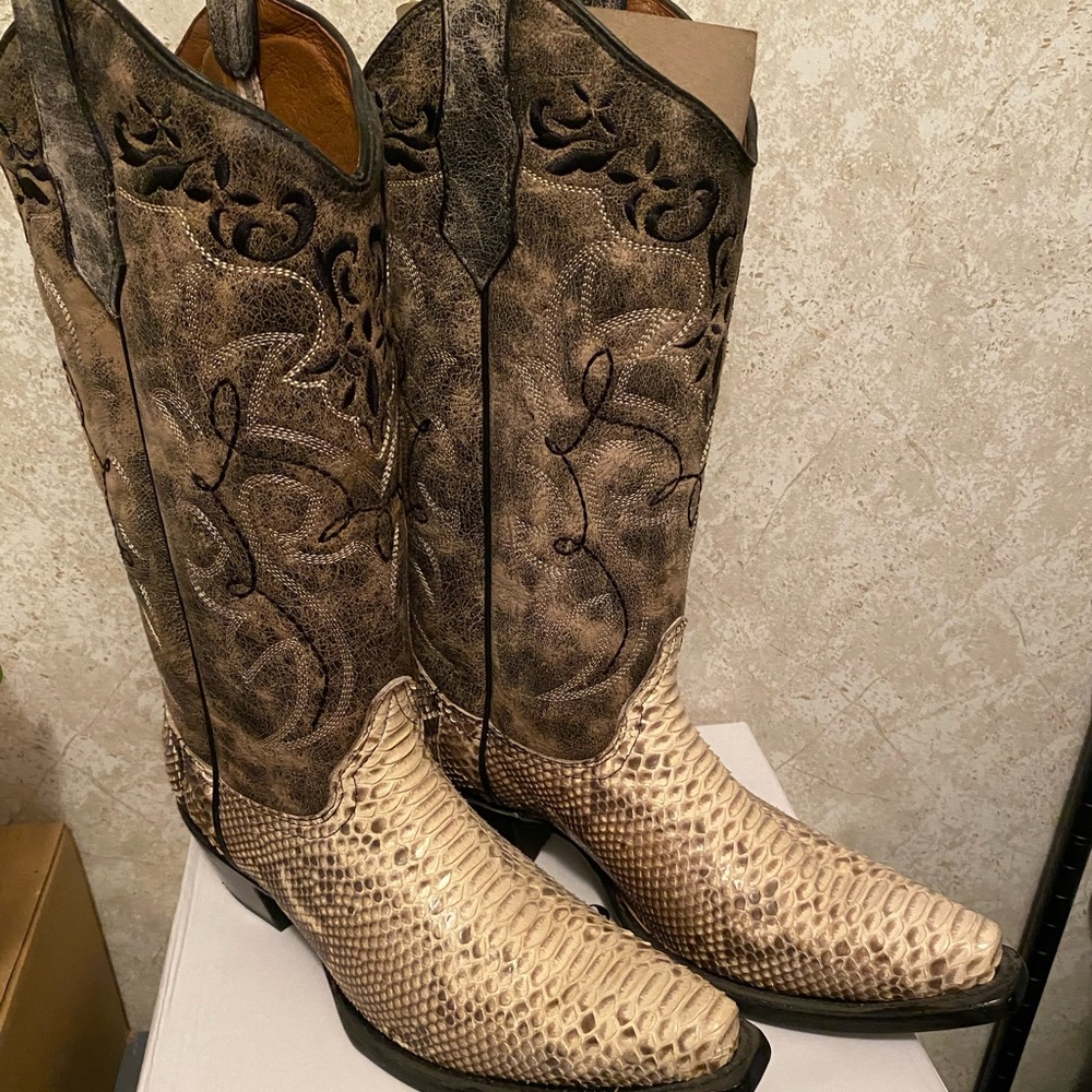 Women’s boots.